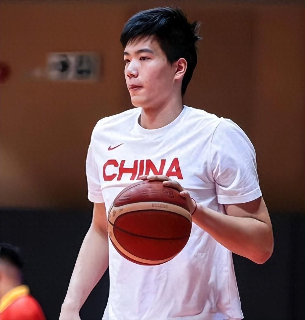 开云官方网站-比张镇麟还差！中国男篮逆转夜最失意之人：失误被换下仅出场30秒